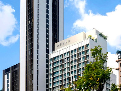 ขายคอนโด : 🔥ห้องเดียวเท่านั้น 10.8 ลบ (All in)🔥-1 นอน ห้องมุม 51 ตร.ม. ชั้นสูง แดดเช้า ทำเลดีBTS อโศก และ MRT สุขุมวิท 550 ม. ที่คอนโด Noble BE19 / ขายคอนโด