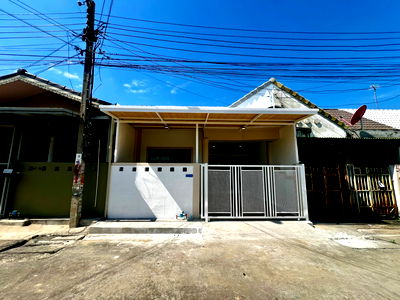 ทาวน์โฮม บางบัวทอง นนทบุรี : ขายทาวน์เฮ้าส์ชั้นเดียว หมู่บ้านร่มเงาไม้ วัดลาดปลาดุก แต่งใหม่พร้อมอยู่ ฟรีเฟอร์ฯ และโอน  รีโนเวทใหม่ 3 นอน 2 น้ำ หมู่บ้านร่มเงาไม้  เพียง 1.35 ล้าน