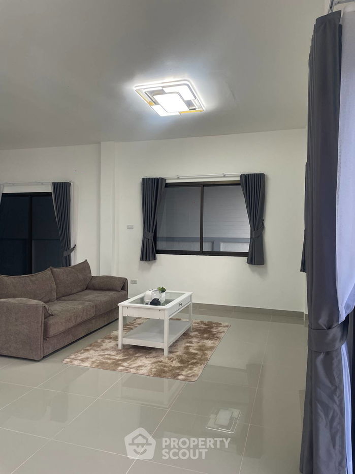 picture 3-BR House close to Pattaya (ID 2513743) - 8/25