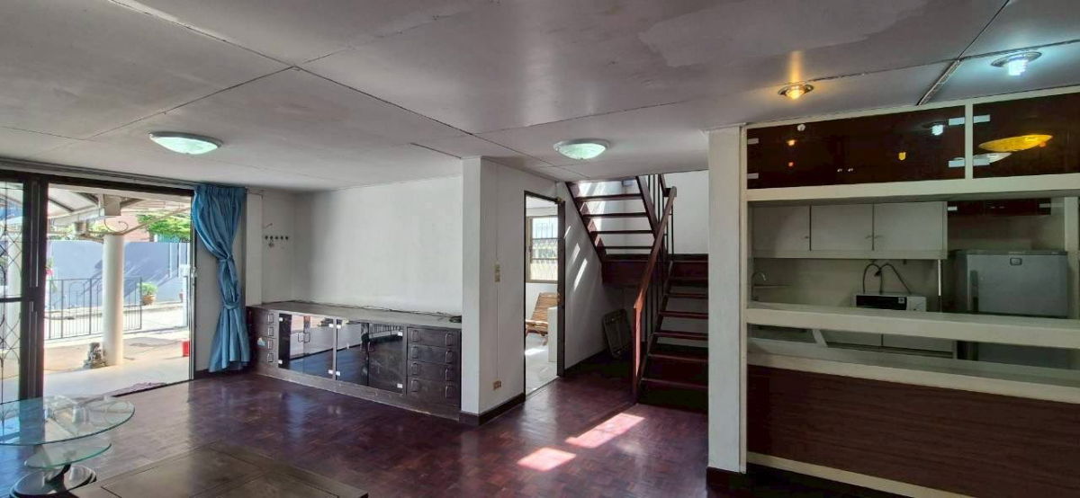 รูป HR3128ให้เช่าบ้านเดี่ยว หมู่บ้านเมืองทอง 2/2 พัฒนาการ 61 พื้นที่กว้าง 80 ตร.ว. ทำเลดี เดินทางสะดวก พร้อมเข้าอยู่ได้ทันที - รูปที่ 2/4