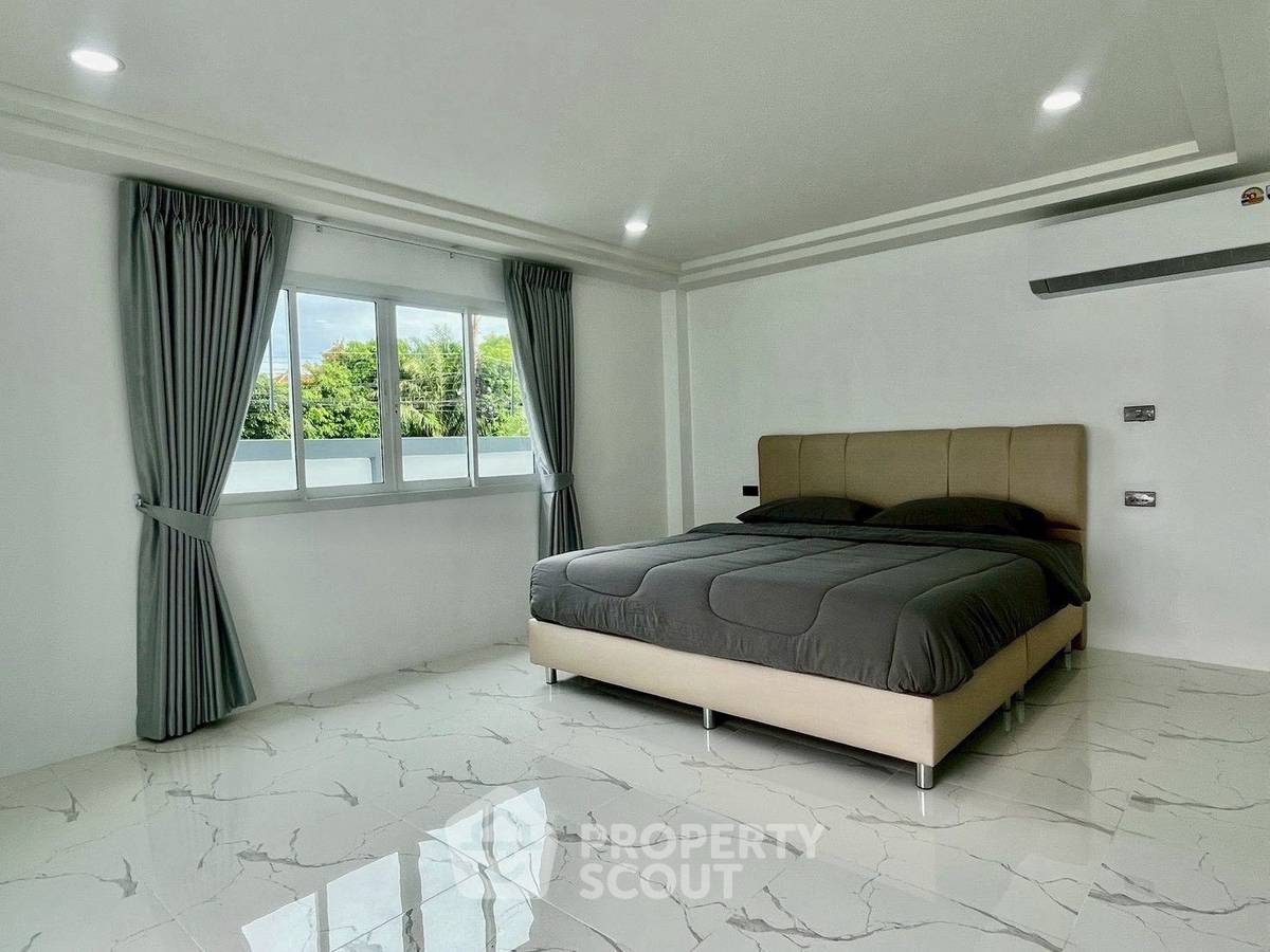 picture 3-BR Villa close to East Pattaya (ID 2514118) - 11/18