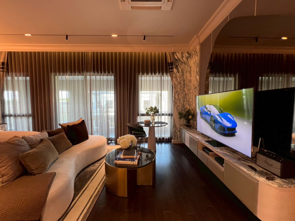 รูป Grand Bangkok Boulevard กรุงเทพกรีฑา บ้านเดี่ยวหรูสไตล์ Modern Classic ใกล้ ARL ลาดกระบัง และสนามบินสุวรรณภูมิ เพียง 62 ครอบครัวเท่านั้น - รูปที่ 23/36