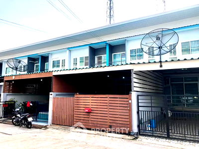 Townhouses for sale Chonburi : 2-BR Townhouse in Surasak (ID 2487798)
