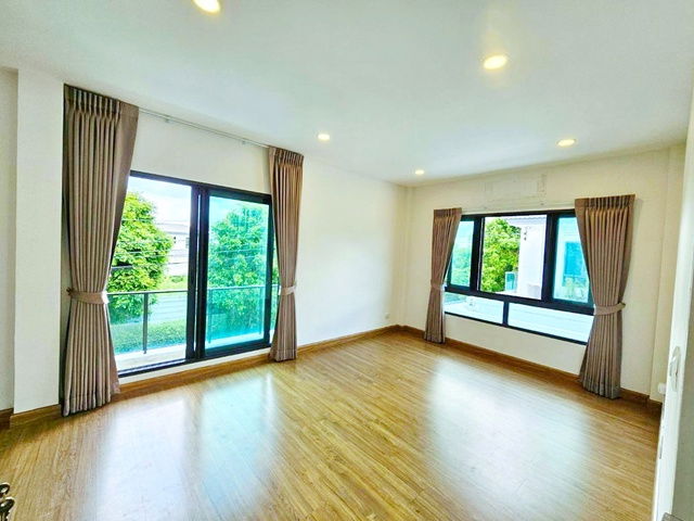 รูป รร.สารสาสน์วิเทศสายไหม 1.6 กม.วงแหวน-จตุโชติ รพ.สายไหม 1.8 กม. ให้เช่าบ้าน 2 ชั้น 60 ตร.วา. 240 ตร.ม. 4นอน 5 น้ำ ตลาดวงศกร 1.6 กม. - รูปที่ 2/8