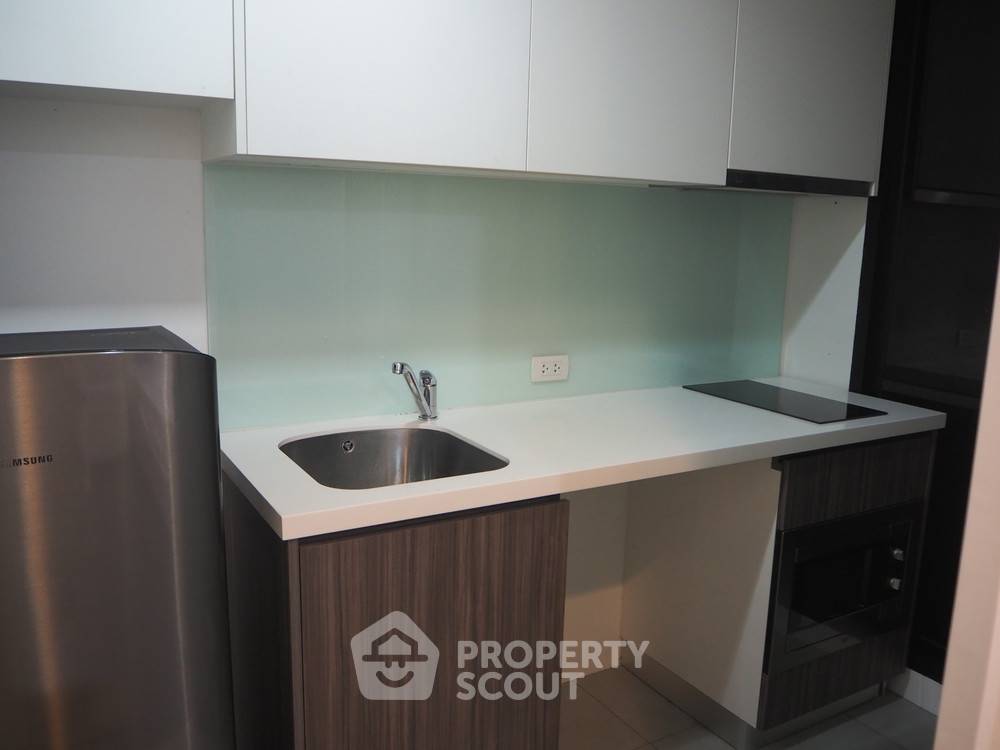 picture 1-BR Condo at Urbano Absolute near BTS Krung Thon Buri (ID 336313) - 1/6