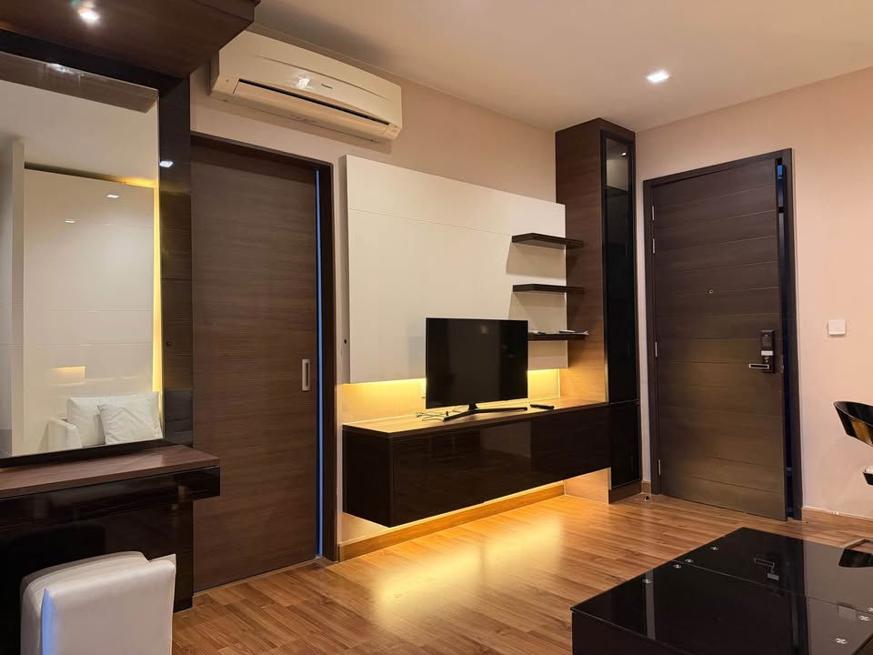 picture For   rent   Ivy Ampio   🔴 🔴 - 4/9