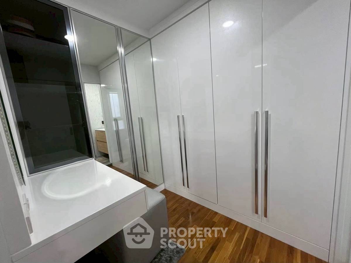 picture 3-BR Condo at Baan Siri Sukhumvit 13 Condominium near ARL Makkasan (ID 2514028) - 7/14