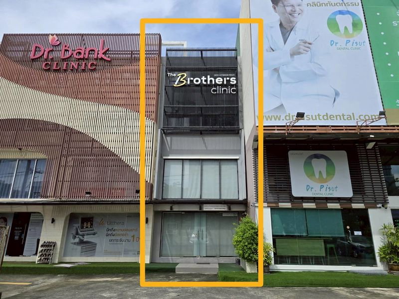 อาคารพาณิชย์ให้เช่า : เช่าอาคารพาณิชย์3.5 ชั้น ติดสถานีรถไฟฟ้า MRT รัชดา   1ห้อง หน้ากว้าง 5.00ม ลึก 11เมตร  172ตร.ม. โครงการ The Wiz Ratchada  