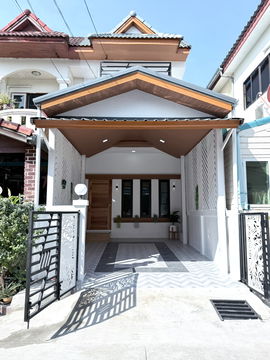 ทาวน์เฮ้าส์รีโนเวทใหม่ ทำเลดี หมู่บ้าน มารวย  ซอยร่มเกล้า 44  ใกล้แอร์พอร์ทลิงค์ สุวรรณภูมิ รามคำแหง คลองสามประเวศ ลาดกระบัง 