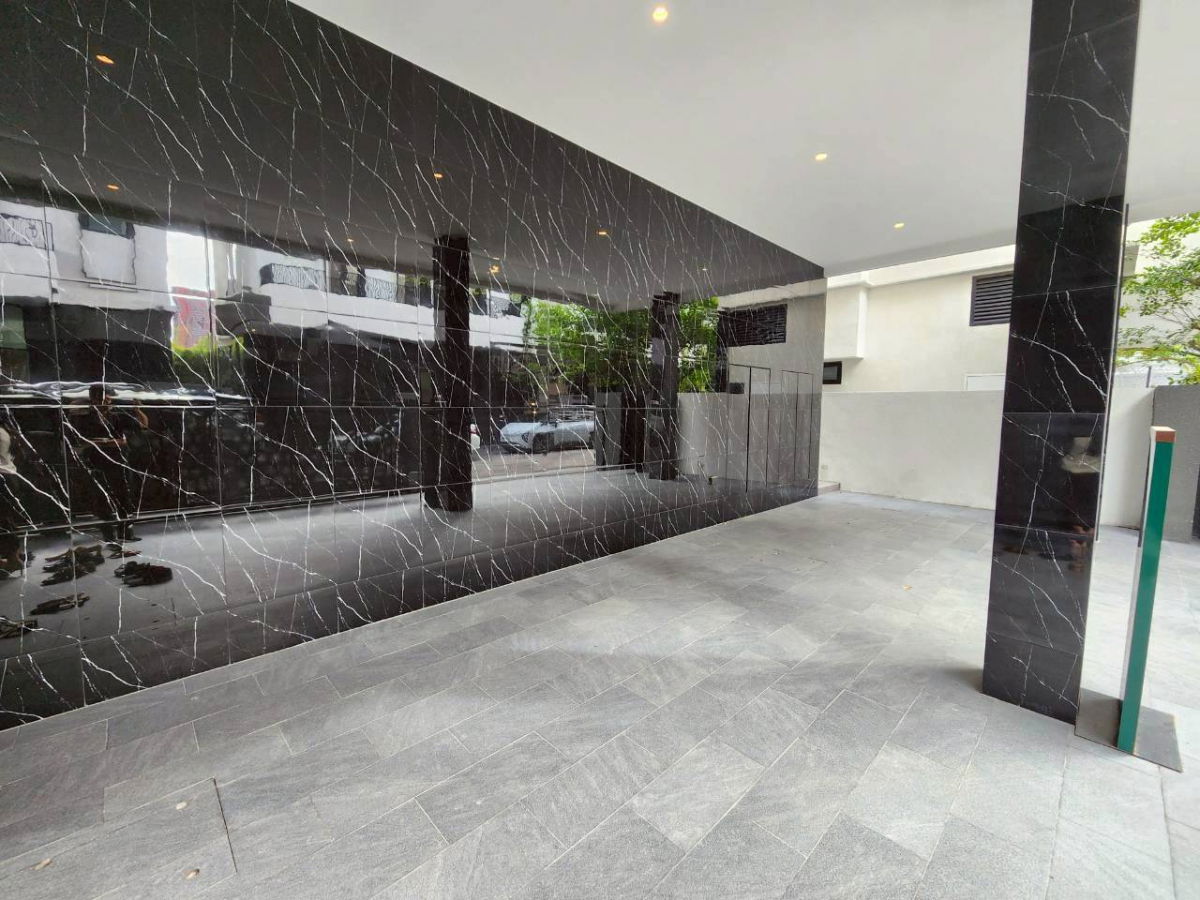 รูป ขายบ้านเดี่ยวหรู 4 ชั้น พระราม 9 ซอย 39 ใช้สอยกว่า 500ตรม. 4 ห้องนอน 5 ห้องน้ำ 3 จอดรถ เพียง 39.9 ล้านบาท สนใจนัดชม โทร. 089•226•2428 (คุณหนิง)  - รูปที่ 22/44