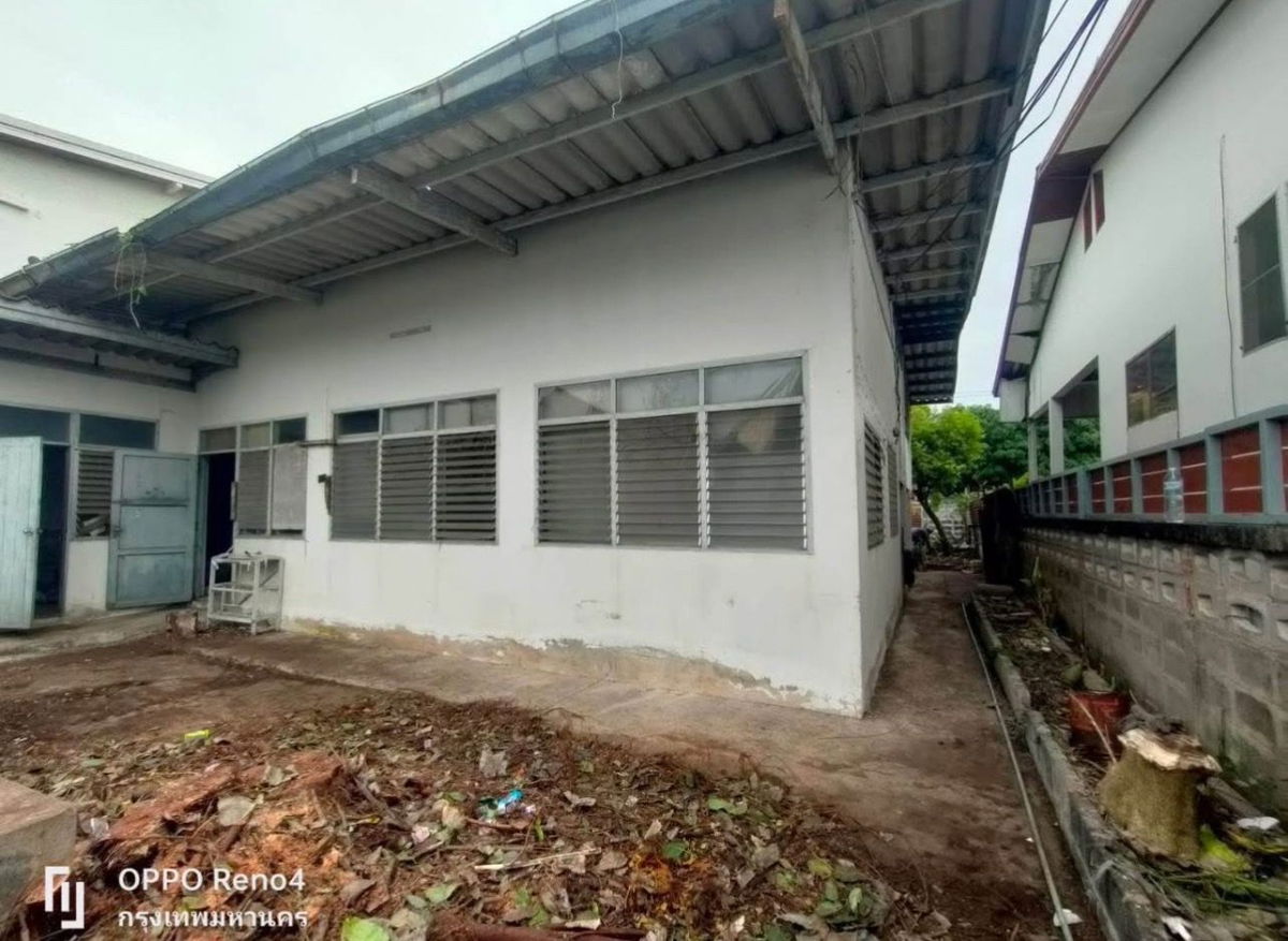 picture Single house in Mitrapharb Village Soi ONnut 46 Bangkok 10250 - 3/4