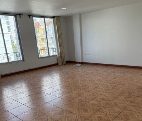 รูป ให้เช่า ทาวน์โฮม 4 ชั้น โครงการ บ้านกลางเมือง บริติชทาวน์ ศรีนครินทร์ / ซอยศรีด่าน 24 / ริมถนนศรีนครินทร์ / ใกล้แม็คโคร ศรีนครินทร์ - รูปที่ 9/12