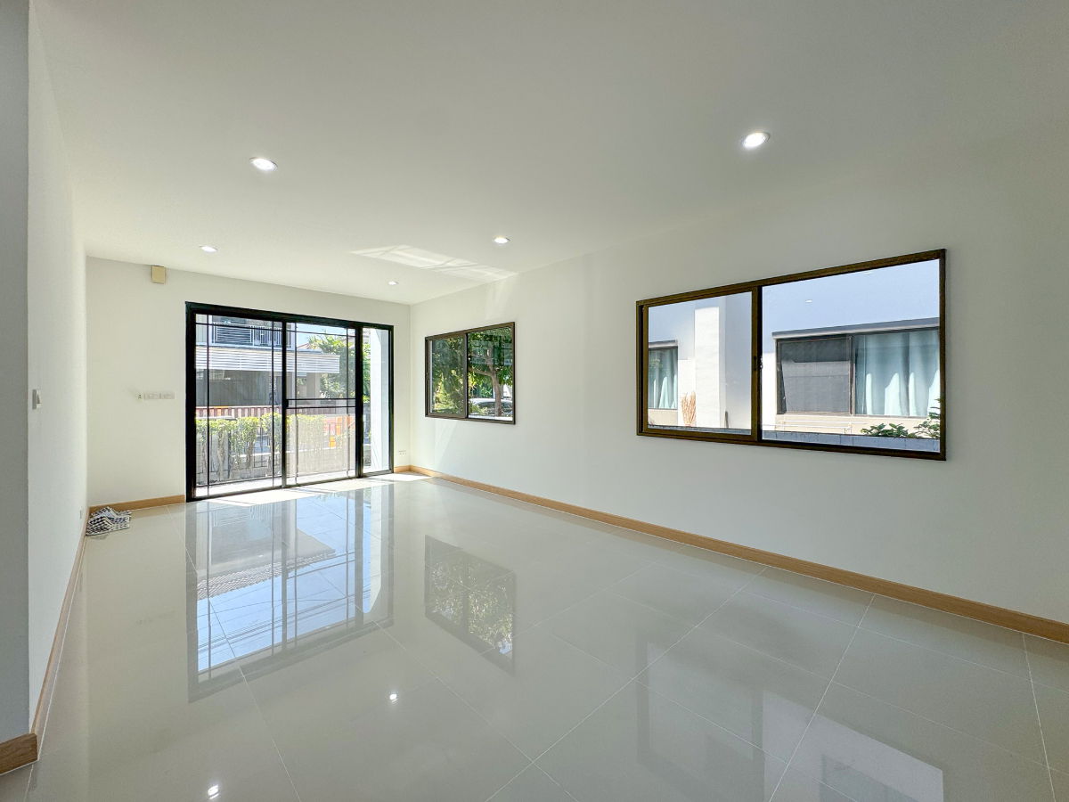 รูป รีโนเวทใหม่ทั้งหลัง พร้อมเข้าอยู่ ขายบ้านเดี่ยว โกลเด้นวิลเลจ บางนา–กิ่งแก้ว (Golden Village Bangna–Kingkaew) 3 ห้องนอน ใกล้สนามบินสุวรรณภูมิ - รูปที่ 2/28