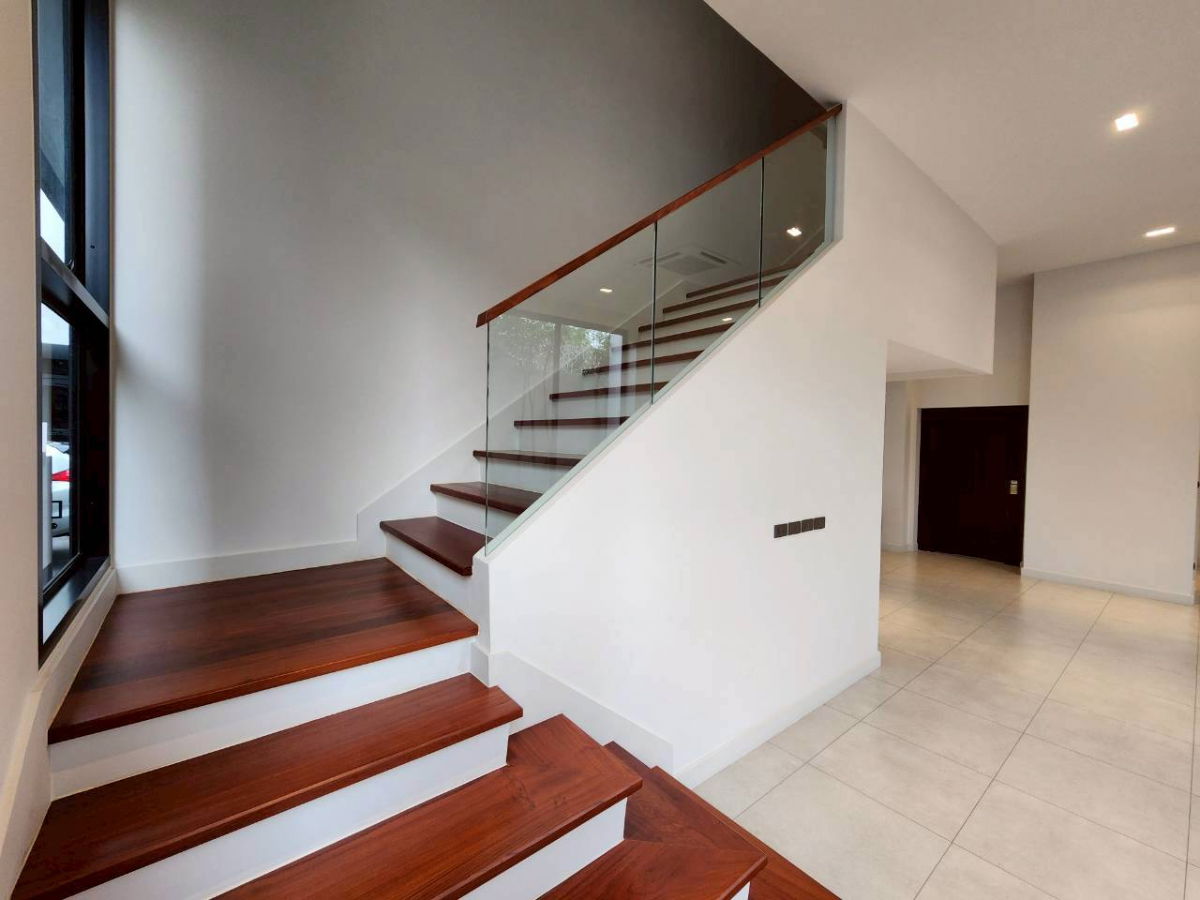 รูป ขายบ้านเดี่ยวหรู 4 ชั้น พระราม 9 ซอย 39 ใช้สอยกว่า 500ตรม. 4 ห้องนอน 5 ห้องน้ำ 3 จอดรถ เพียง 39.9 ล้านบาท สนใจนัดชม โทร. 089•226•2428 (คุณหนิง)  - รูปที่ 17/44