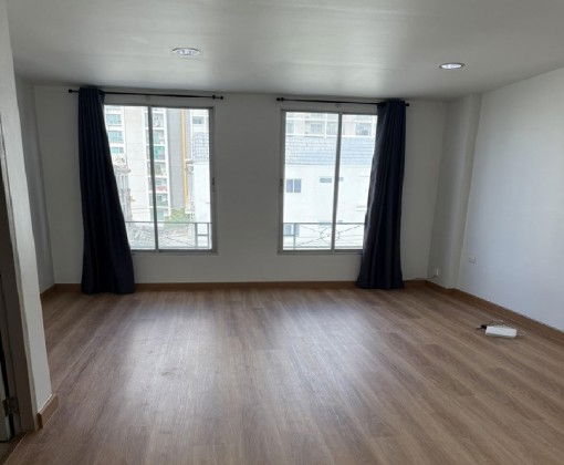 รูป ให้เช่า ทาวน์โฮม 4 ชั้น โครงการ บ้านกลางเมือง บริติชทาวน์ ศรีนครินทร์ / ซอยศรีด่าน 24 / ริมถนนศรีนครินทร์ / ใกล้แม็คโคร ศรีนครินทร์ / จดบริษัทได้ - รูปที่ 3/12