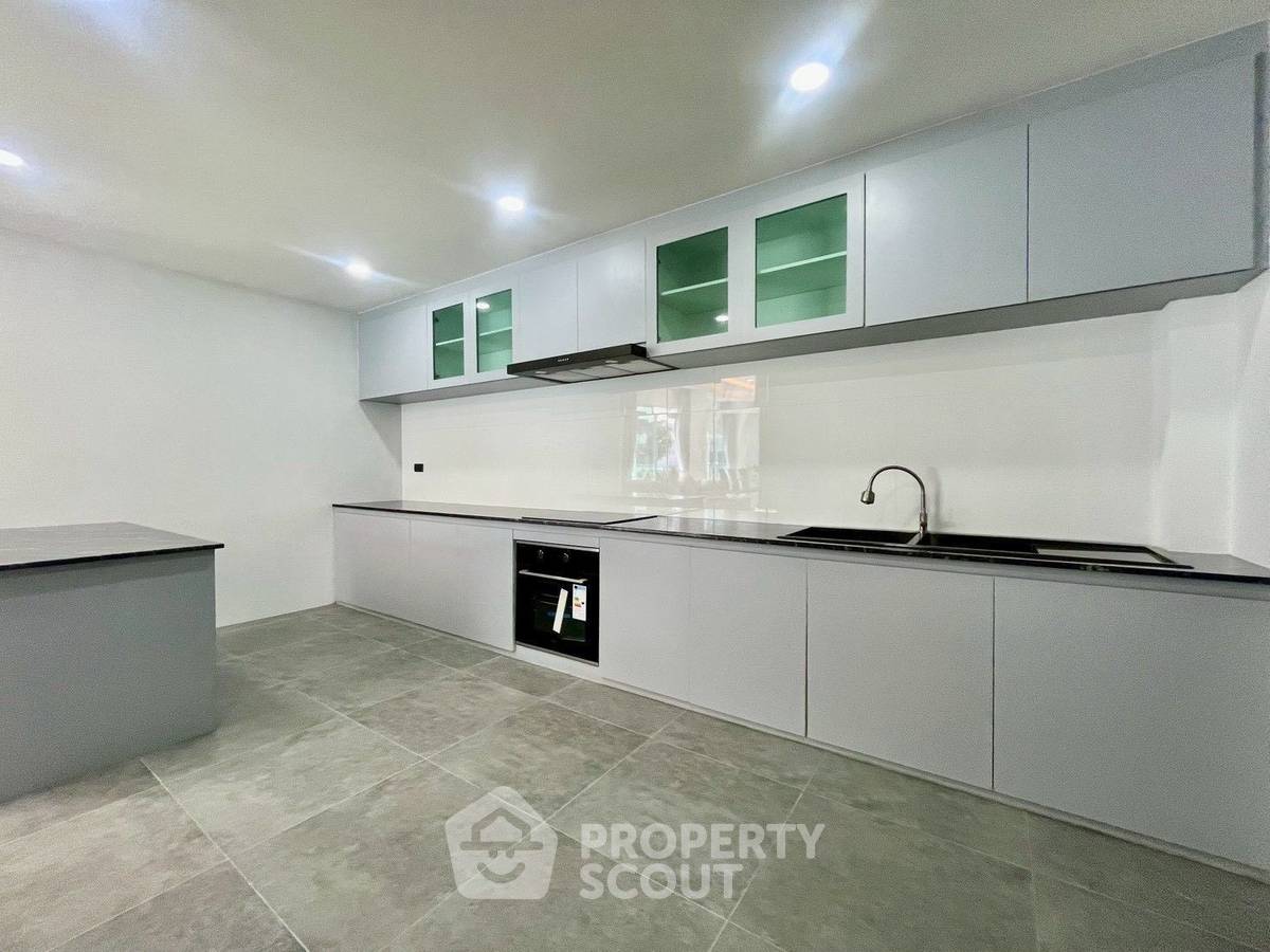 picture 3-BR Villa close to East Pattaya (ID 2514118) - 6/18