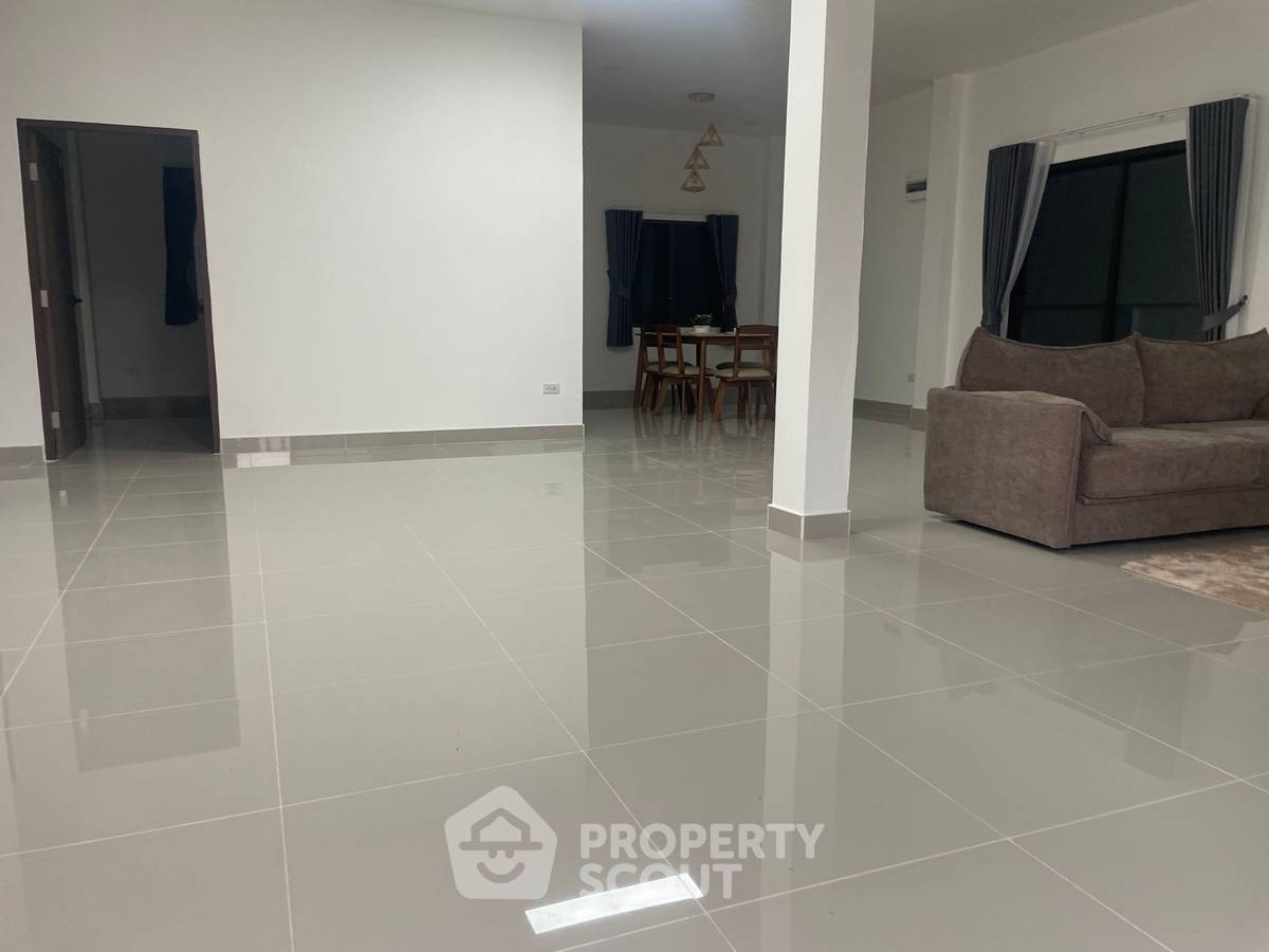 picture 3-BR House close to Pattaya (ID 2513743) - 10/25