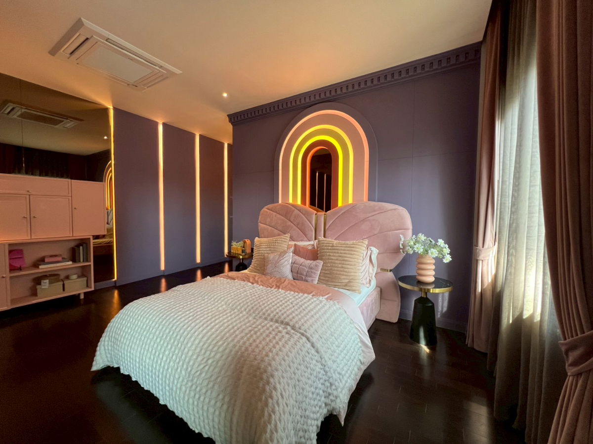 รูป Grand Bangkok Boulevard กรุงเทพกรีฑา บ้านเดี่ยวหรูสไตล์ Modern Classic ใกล้ ARL ลาดกระบัง และสนามบินสุวรรณภูมิ เพียง 62 ครอบครัวเท่านั้น - รูปที่ 19/36