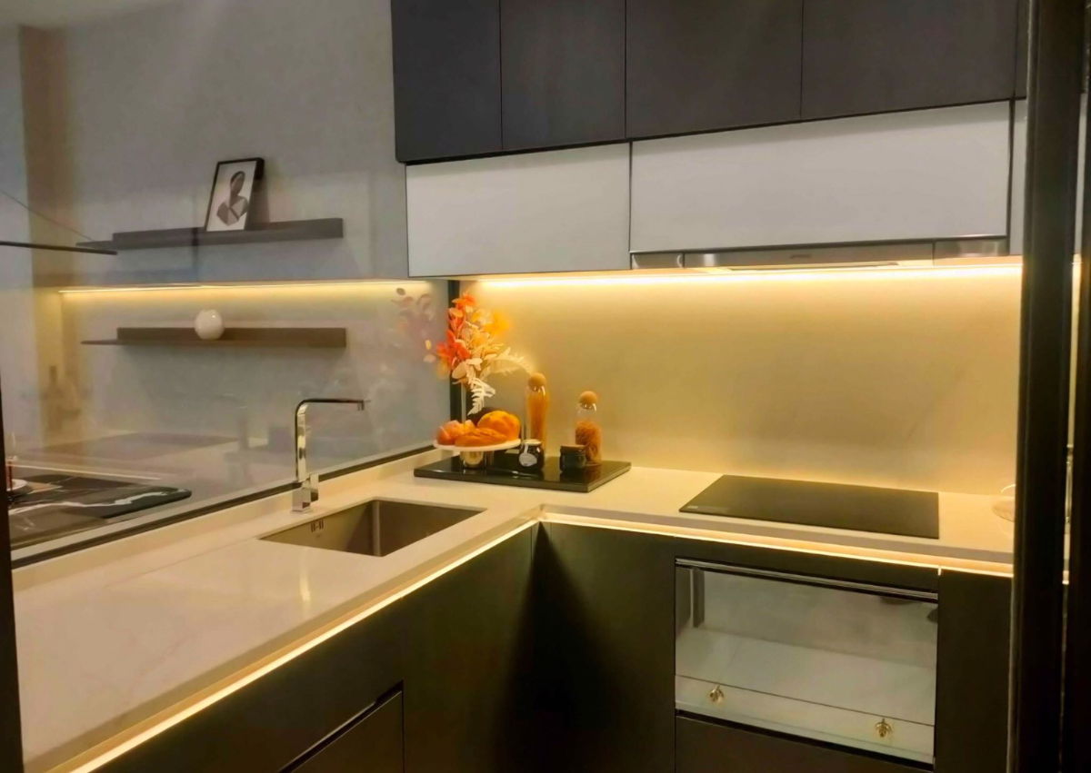 picture  The Room Sukhumvit                   38 - 9/18