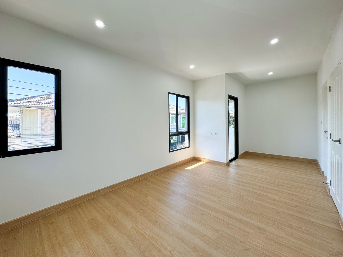 รูป รีโนเวทใหม่ทั้งหลัง พร้อมเข้าอยู่ ขายบ้านเดี่ยว โกลเด้นวิลเลจ บางนา–กิ่งแก้ว (Golden Village Bangna–Kingkaew) 3 ห้องนอน ใกล้สนามบินสุวรรณภูมิ - รูปที่ 9/28