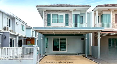 Twin houses for sale Nonthaburi : Semi-detached house for sale, secondhand, Villaggio Pinklao-Salaya project, 35 sq.wa., near Central Salaya.