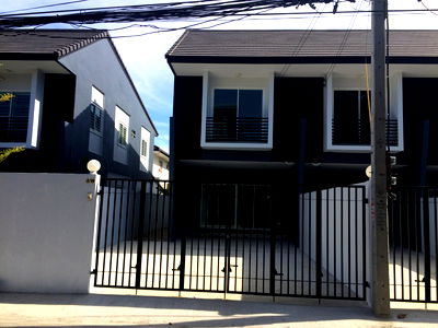 เช่าทาวน์โฮม เขตบางเขน : ให้เช่าทาวน์โฮม 2 ชั้น ซอยรามอินทรา 8 แยก 6-2 