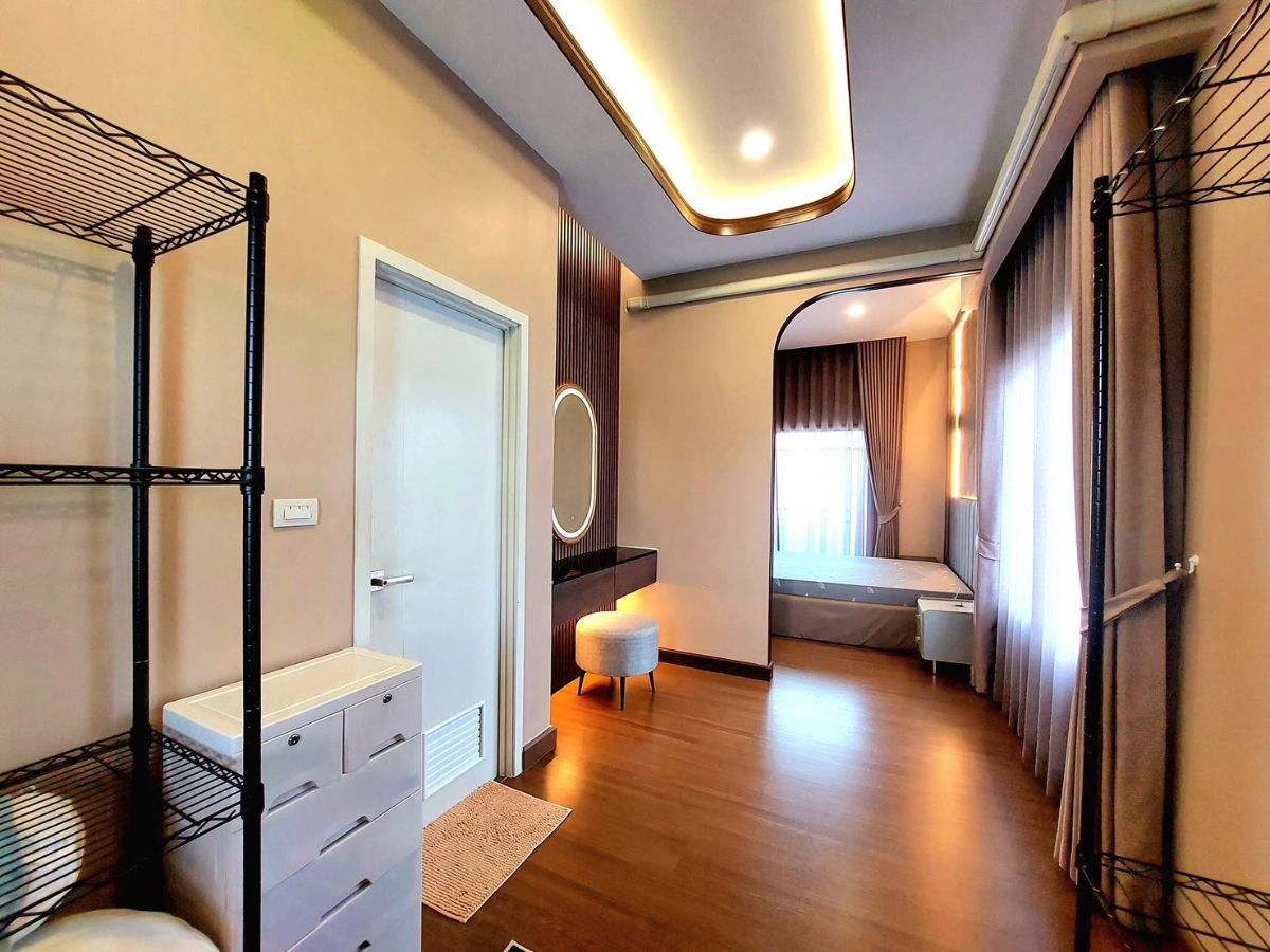 picture Grand Britania Rama 9-Krungthep Kreetha - 11/17