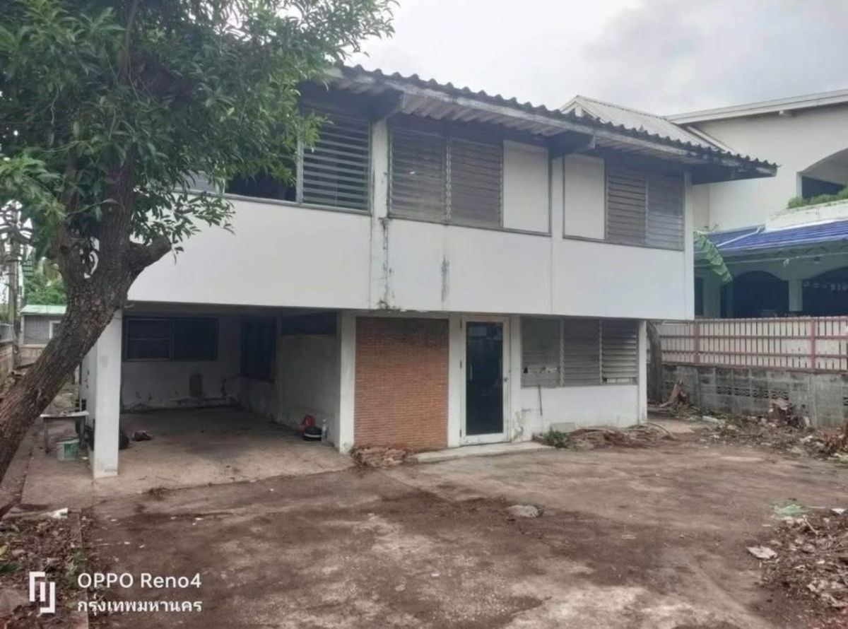 picture Single house in Mitrapharb Village Soi ONnut 46 Bangkok 10250 - 1/4