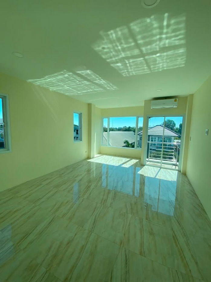 รูป ปล่อยเช่า อาคารพาณิชย์ 3 ชั้น  ถนน ราชวงศ์ ตัวเมืองนครพนม ใกล้ Tesco lotus ห่างจาก Big C และ Makro 2 ก.ม (4นาที) - รูปที่ 7/10