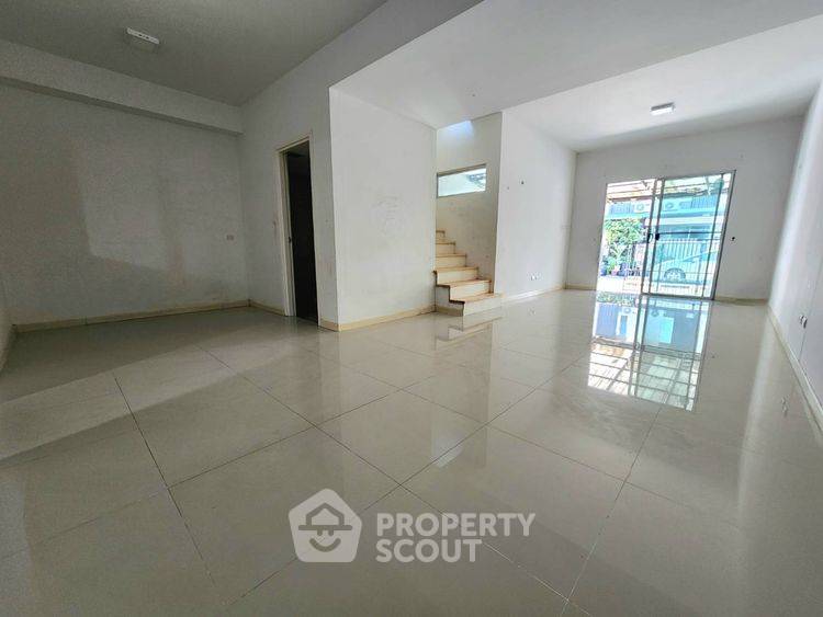 รูป ทาวน์เฮ้าส์ 3-ห้องนอน ใน ท่าแร้ง (ID 2513605) - รูปที่ 3/14