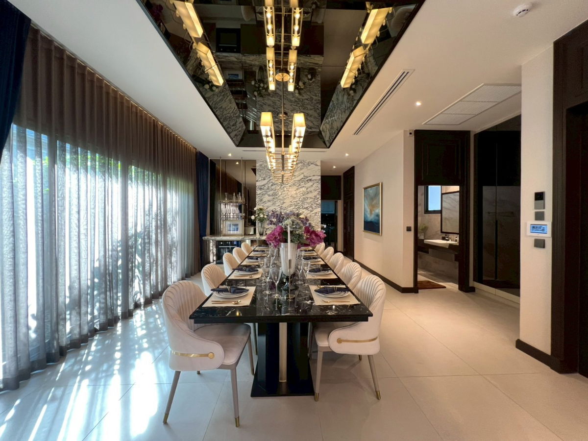 รูป Grand Bangkok Boulevard กรุงเทพกรีฑา บ้านเดี่ยวหรูสไตล์ Modern Classic ใกล้ ARL ลาดกระบัง และสนามบินสุวรรณภูมิ เพียง 62 ครอบครัวเท่านั้น - รูปที่ 33/36