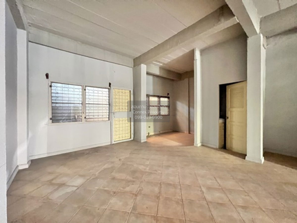 รูป ขายทาวน์เฮ้าส์/ทาวน์โฮม  บ้านเกษมสันต์ ลาดพร้าว ห้องมุม MRT-ลาดพร้าว 71 (สายสีเหลือง) ลาดพร้าว เขต ลาดพร้าว กรุงเทพ CX-140952 ✅ ทักไลน์ @connexproperty ตอบทันที ทีมงานมืออาชีพ ✅ - รูปที่ 5/12