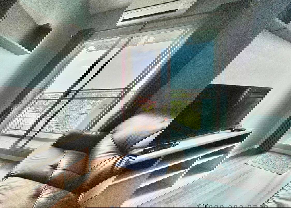 picture Ready to move in. Rent: 8,000 baht. **Washing machine included.** - 7/11