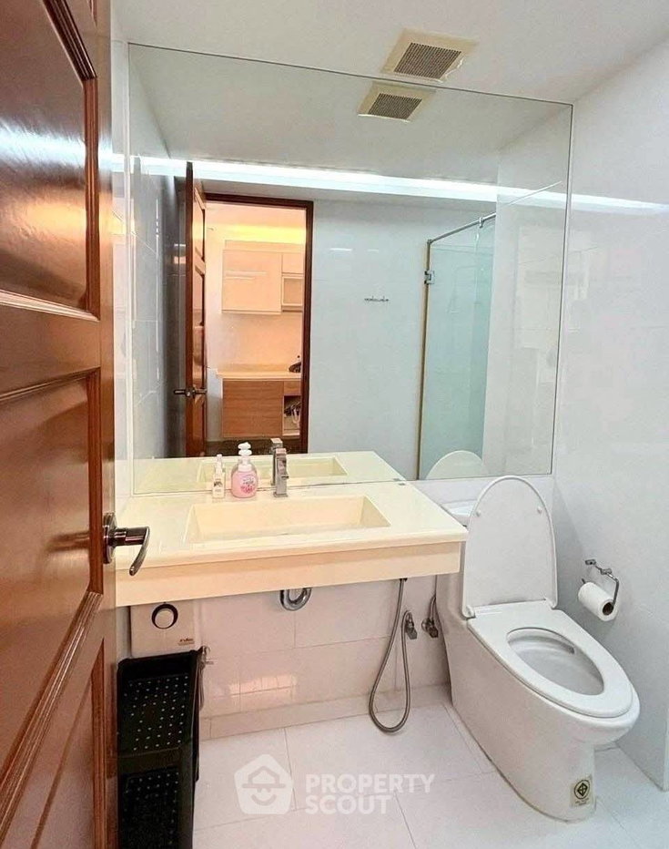 picture 1-BR Condo For Sale, Emerald Residence Ratchada, 4th Floor Near MRT Huai Khwang (ID 2510321) - 9/10