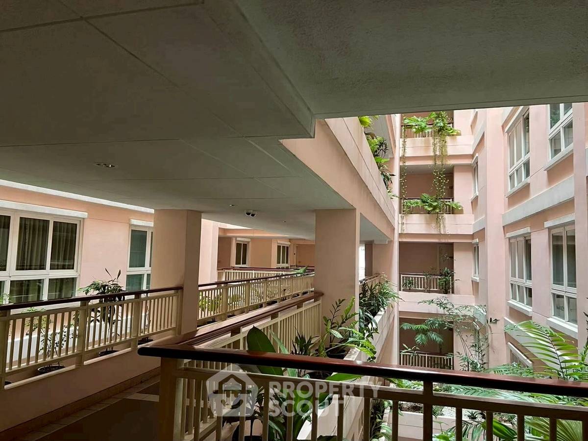 picture 3-BR Condo at Baan Siri Sukhumvit 13 Condominium near ARL Makkasan (ID 2514028) - 11/14