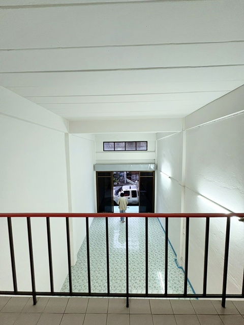 รูป ลด20% พร้อมอยู่ 3 นอน 3 น้ำ รพ.เกษมราษฎร์ 600 ม. สวนเสรีไทย เสรีไทย 28-36 MRTสัมมากร ให้เช่าอาคารพาณิชย์ 3.5 ชั้น 20 ตร.วา.256 ตร.ม. - รูปที่ 3/8