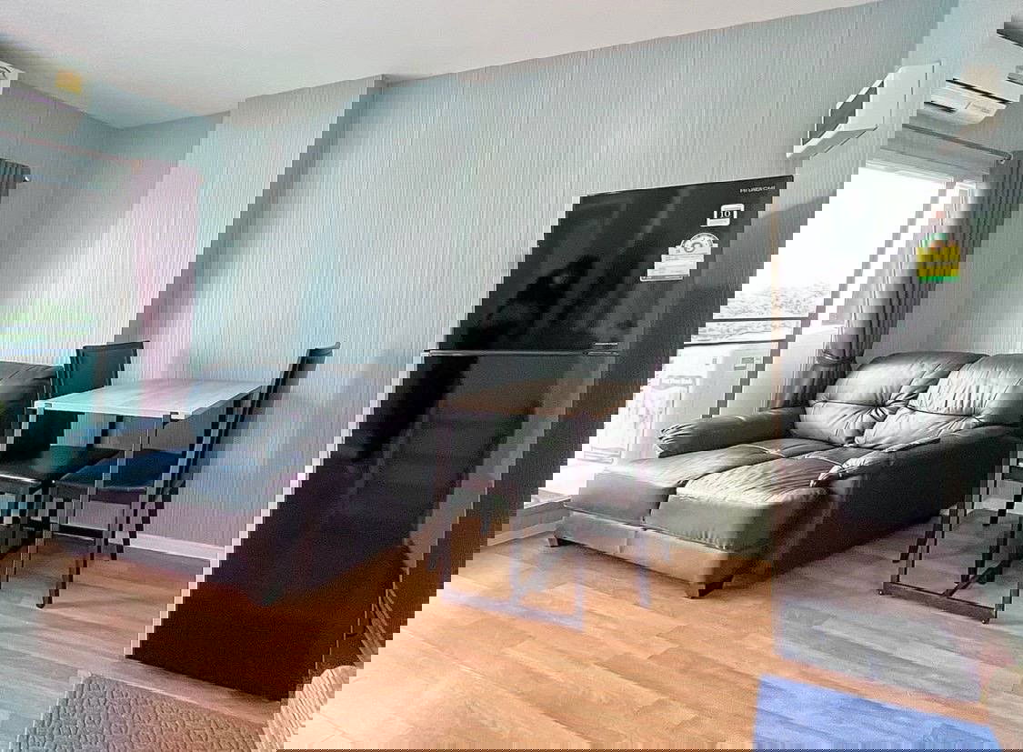 picture Ready to move in. Rent: 8,000 baht. **Washing machine included.** - 3/11