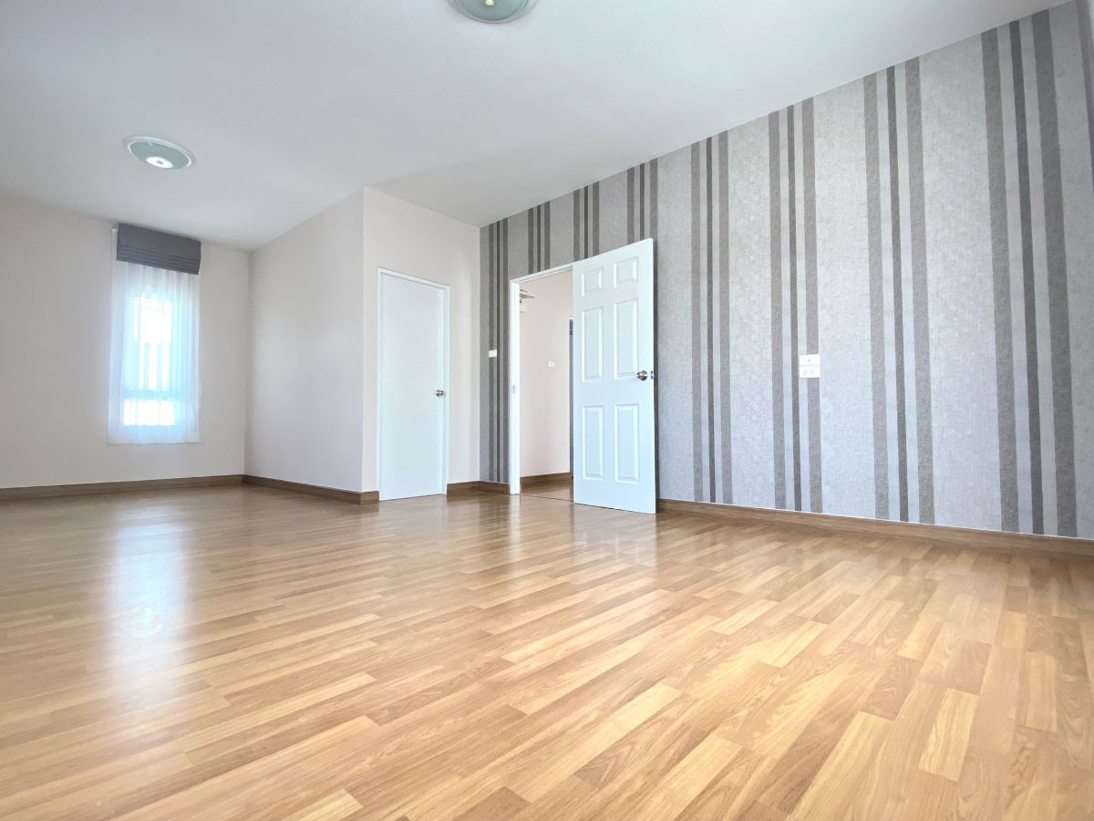 picture Selling house Baan Klang Suan 3.88 Million - 23/64