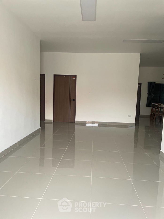 picture 3-BR House close to Pattaya (ID 2513743) - 9/25
