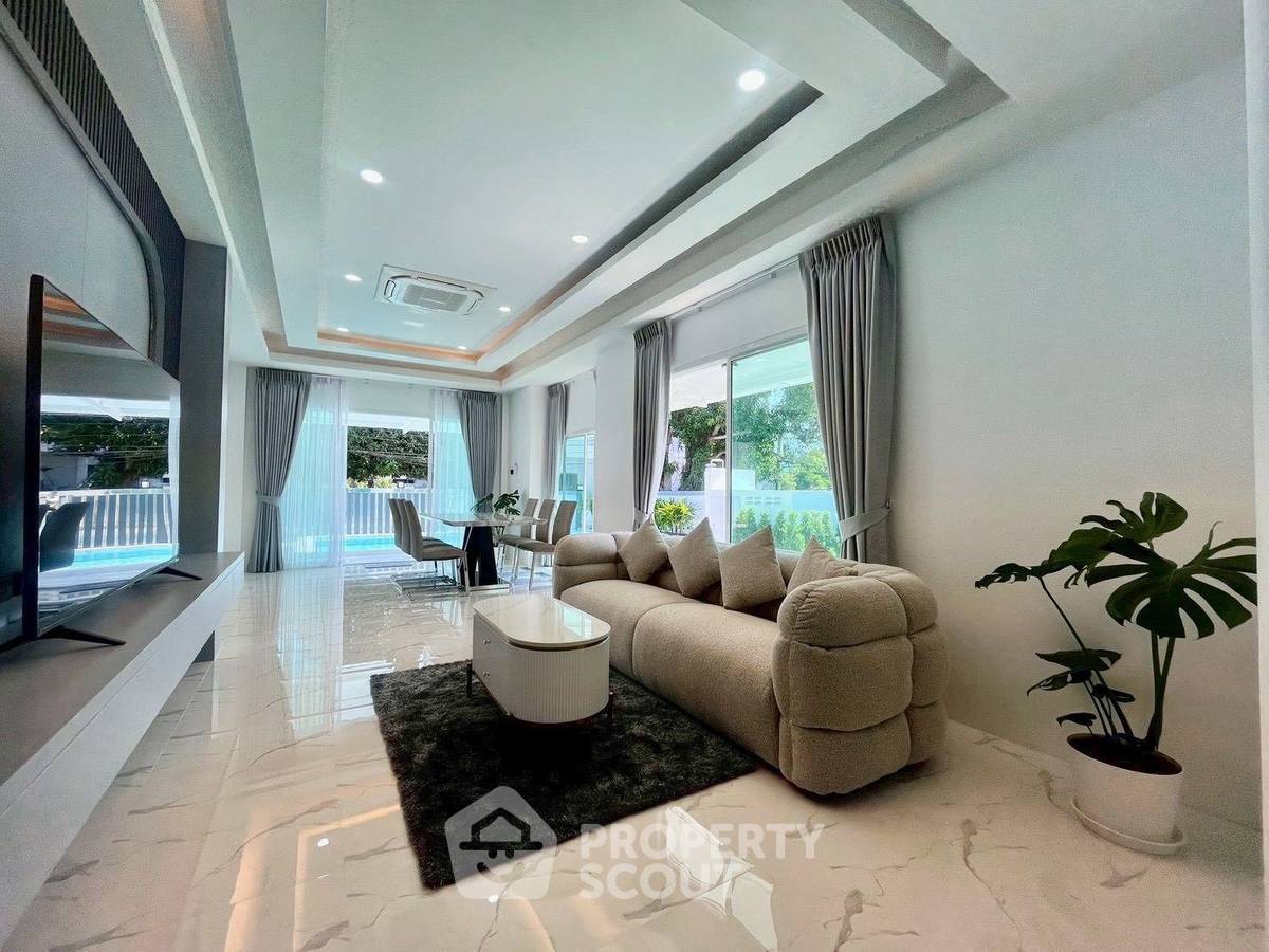 picture 3-BR Villa close to East Pattaya (ID 2514118) - 2/18