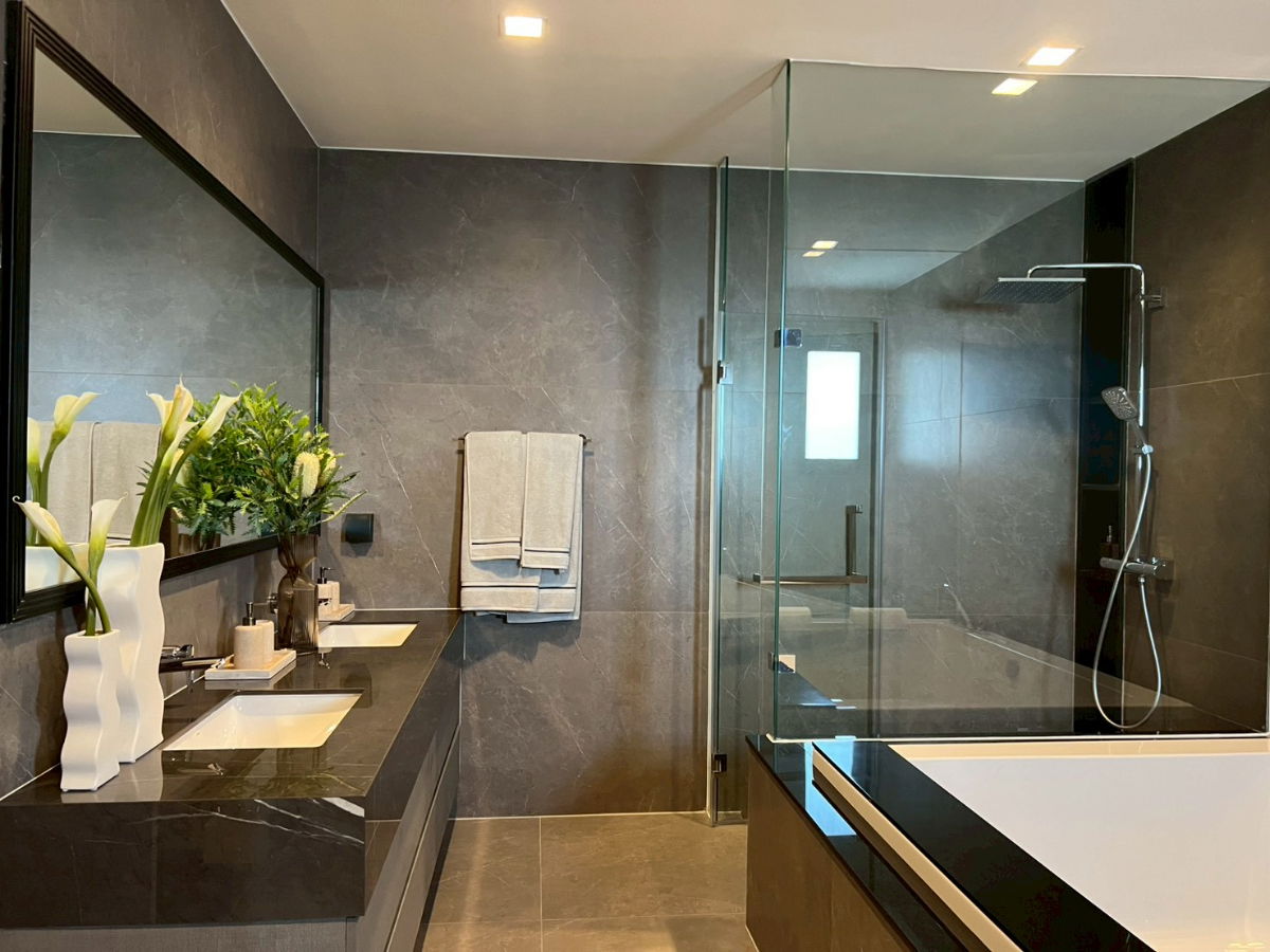 รูป Grand Bangkok Boulevard กรุงเทพกรีฑา บ้านเดี่ยวหรูสไตล์ Modern Classic ใกล้ ARL ลาดกระบัง และสนามบินสุวรรณภูมิ เพียง 62 ครอบครัวเท่านั้น - รูปที่ 13/36