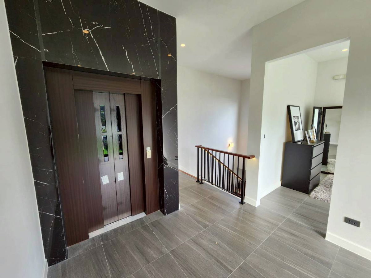 รูป ขายบ้านเดี่ยวหรู 4 ชั้น พระราม 9 ซอย 39 ใช้สอยกว่า 500ตรม. 4 ห้องนอน 5 ห้องน้ำ 3 จอดรถ เพียง 39.9 ล้านบาท สนใจนัดชม โทร. 089•226•2428 (คุณหนิง)  - รูปที่ 37/44