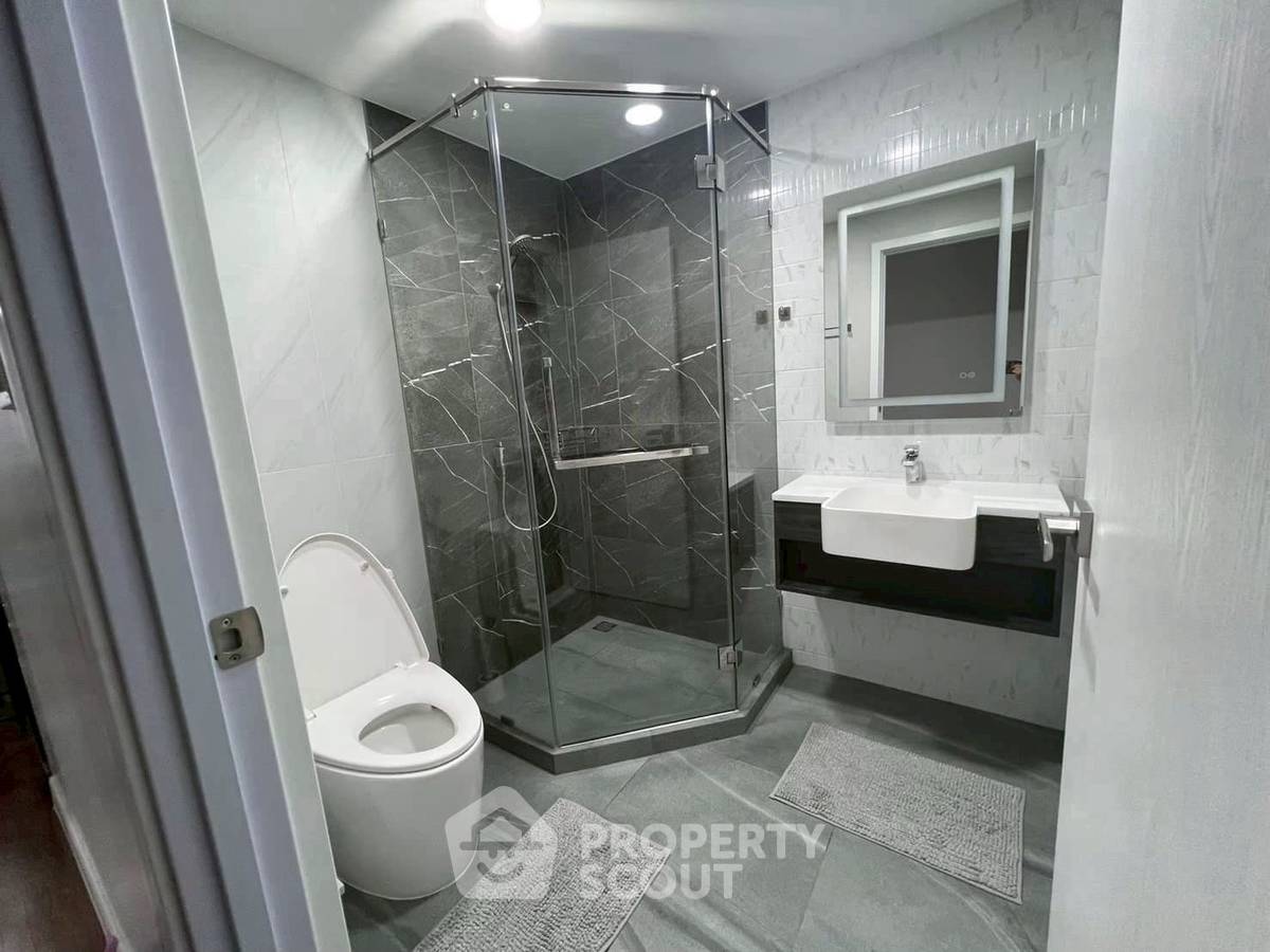 picture 3-BR Condo at Baan Siri Sukhumvit 13 Condominium near ARL Makkasan (ID 2514028) - 9/14