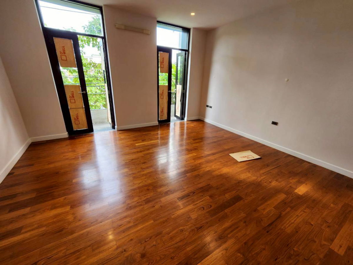 รูป ขายบ้านเดี่ยวหรู 4 ชั้น พระราม 9 ซอย 39 ใช้สอยกว่า 500ตรม. 4 ห้องนอน 5 ห้องน้ำ 3 จอดรถ เพียง 39.9 ล้านบาท สนใจนัดชม โทร. 089•226•2428 (คุณหนิง)  - รูปที่ 24/44