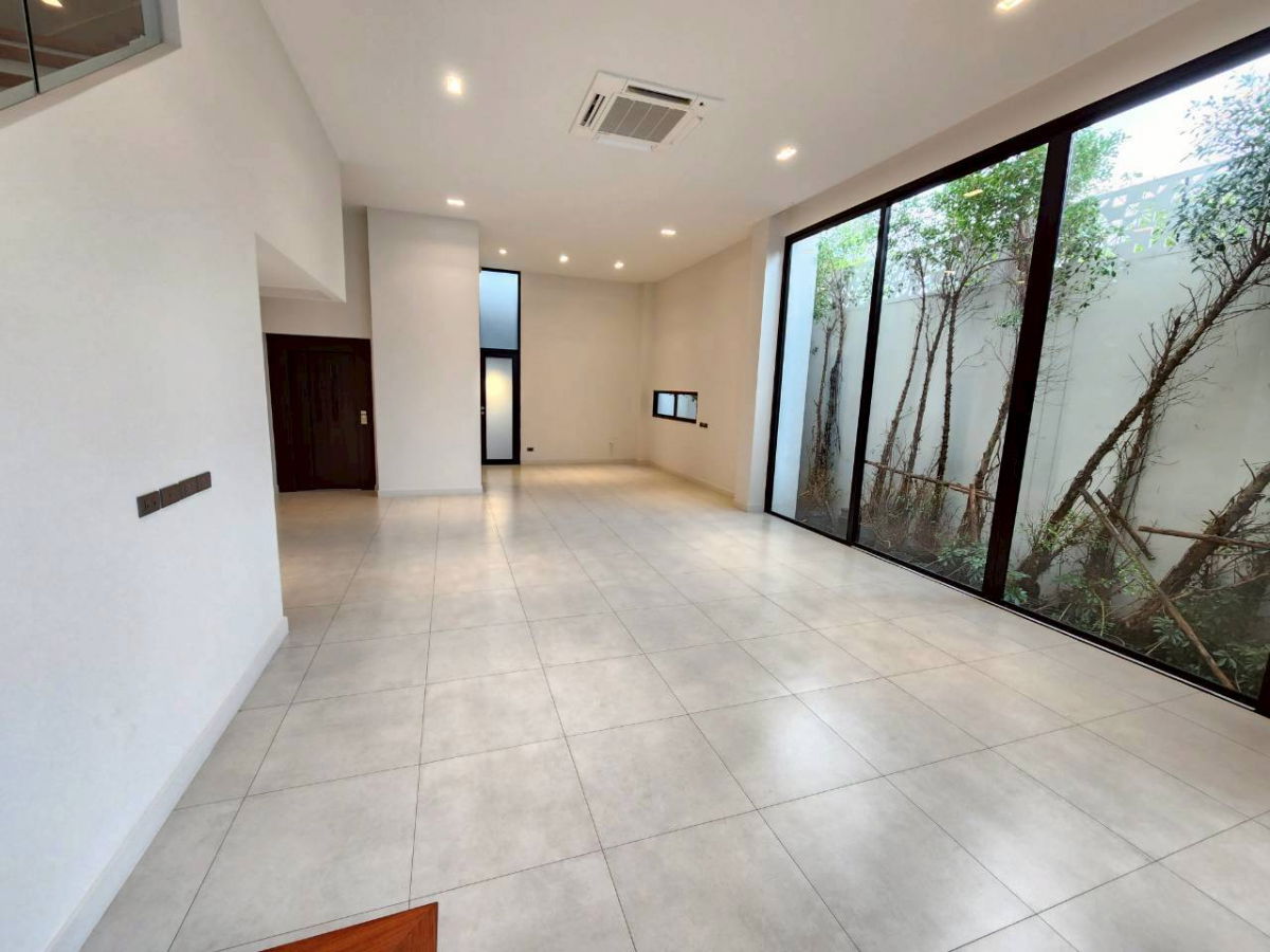 รูป ขายบ้านเดี่ยวหรู 4 ชั้น พระราม 9 ซอย 39 ใช้สอยกว่า 500ตรม. 4 ห้องนอน 5 ห้องน้ำ 3 จอดรถ เพียง 39.9 ล้านบาท สนใจนัดชม โทร. 089•226•2428 (คุณหนิง)  - รูปที่ 15/44