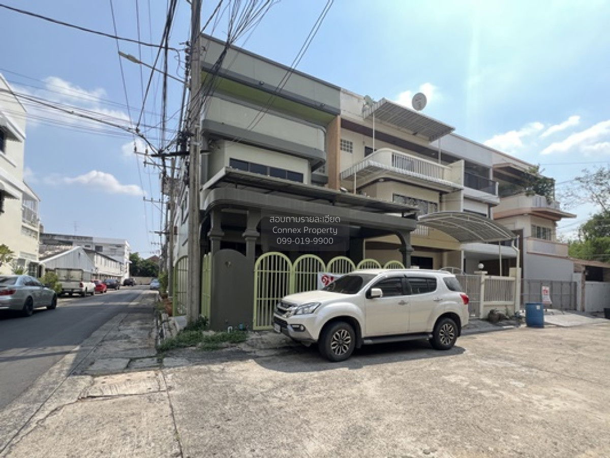 รูป ขายทาวน์เฮ้าส์/ทาวน์โฮม  บ้านเกษมสันต์ ลาดพร้าว ห้องมุม MRT-ลาดพร้าว 71 (สายสีเหลือง) ลาดพร้าว เขต ลาดพร้าว กรุงเทพ CX-140952 ✅ ทักไลน์ @connexproperty ตอบทันที ทีมงานมืออาชีพ ✅ - รูปที่ 1/12