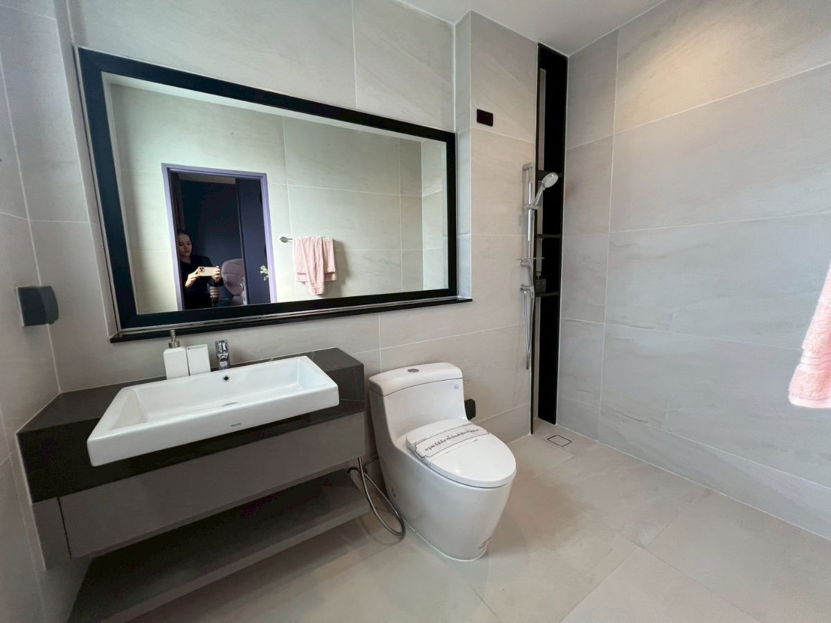 รูป Grand Bangkok Boulevard กรุงเทพกรีฑา บ้านเดี่ยวหรูสไตล์ Modern Classic ใกล้ ARL ลาดกระบัง และสนามบินสุวรรณภูมิ เพียง 62 ครอบครัวเท่านั้น - รูปที่ 15/36