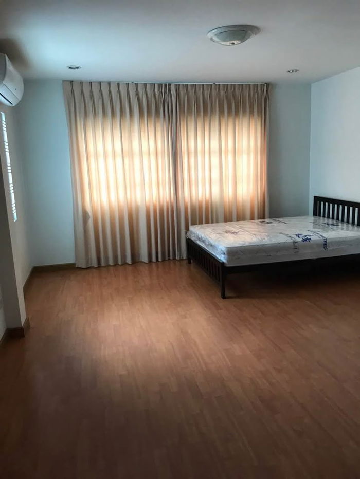 รูป HR3125ให้เช่าบ้านเดี่ยว 3 ชั้น ทำเลใจกลางห้วยขวาง - ประชาราษฎร์บำเพ็ญ  ติดถนนหลัก เดินทางสะดวกสบาย  - รูปที่ 2/6