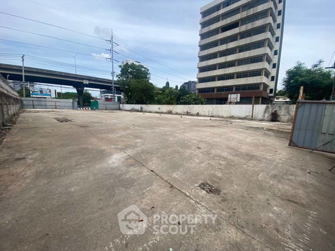 800 m² Land for Rent in Chomphon (ID 1906507)