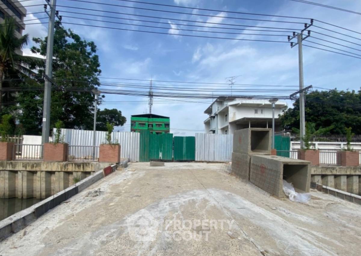 picture 800 m² Land for Rent in Chomphon (ID 1906507) - 3/3